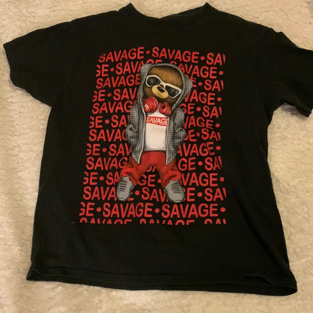 The size is small and it’s red,white and black